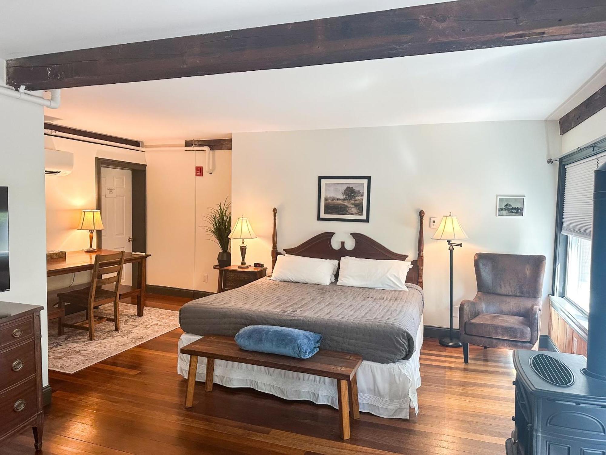 The Black Walnut Inn 阿默斯特 外观 照片